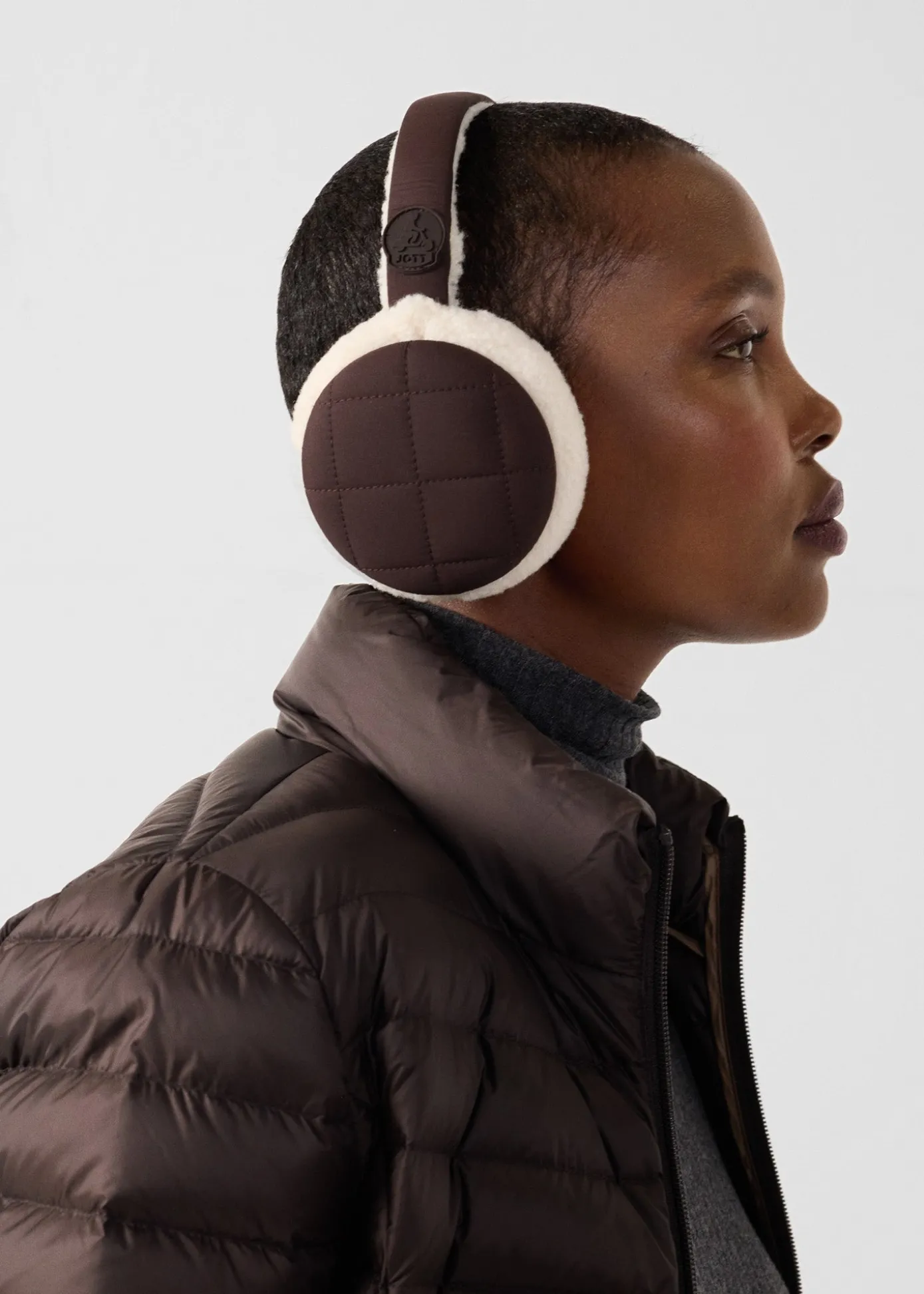 Cache-oreilles Café noir Fuzzy